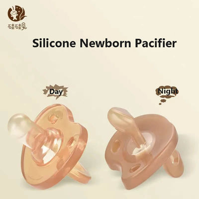 De rangsilicone van het babyvoedsel dagelijks en van de het siliconemoeder van de nachtfopspeen Super zachte vloeibare de babyfopspeen